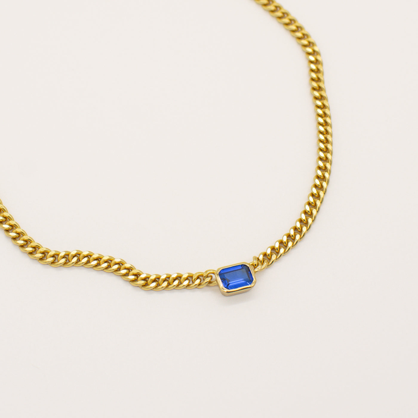 Manhattan Chain Choker w Sapphire Stone