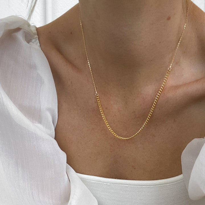 Maeby Necklace in Gold