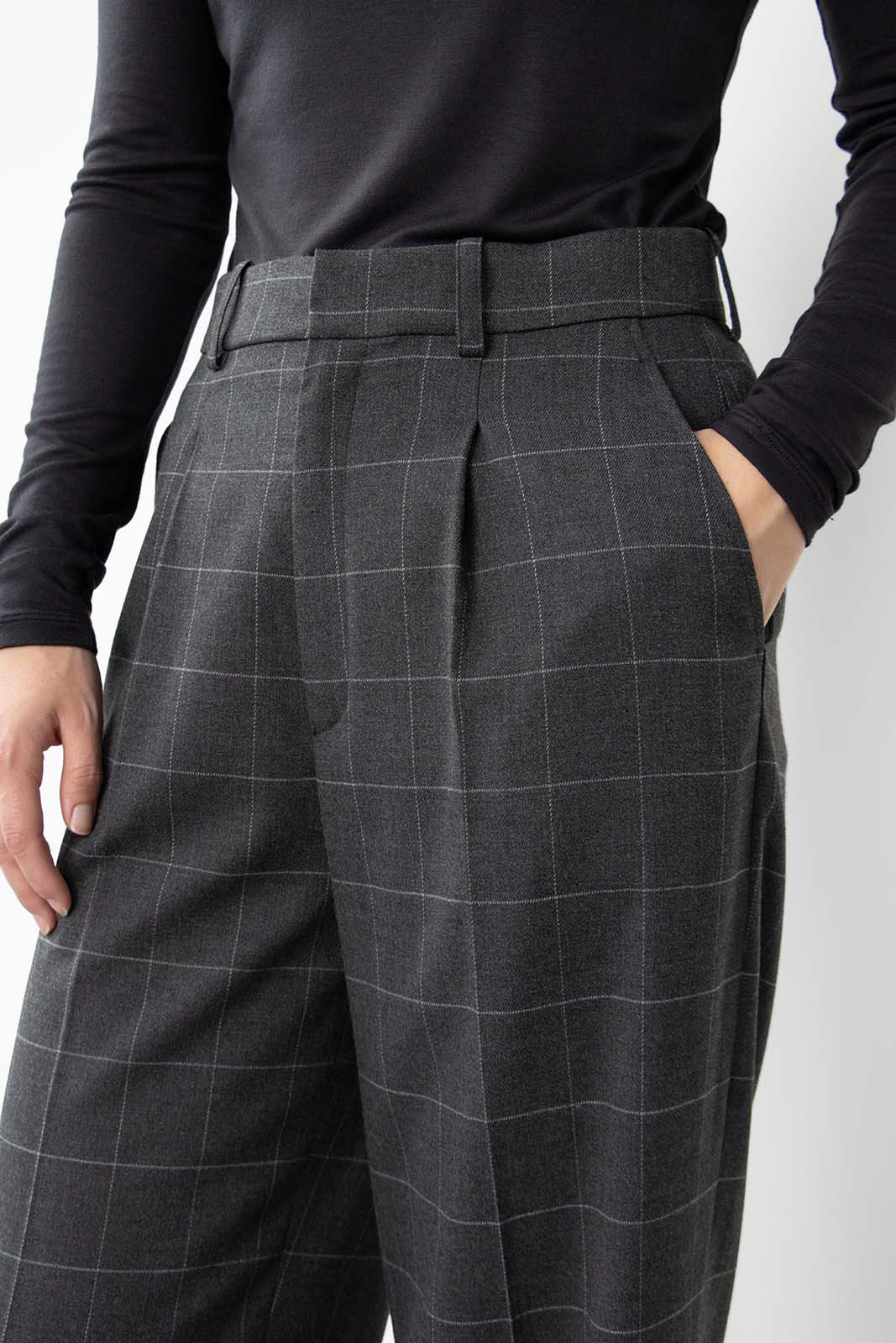Fate Grid Check Pleat Pants