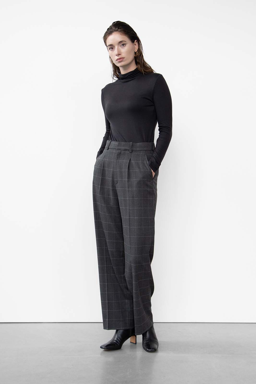 Fate Grid Check Pleat Pants