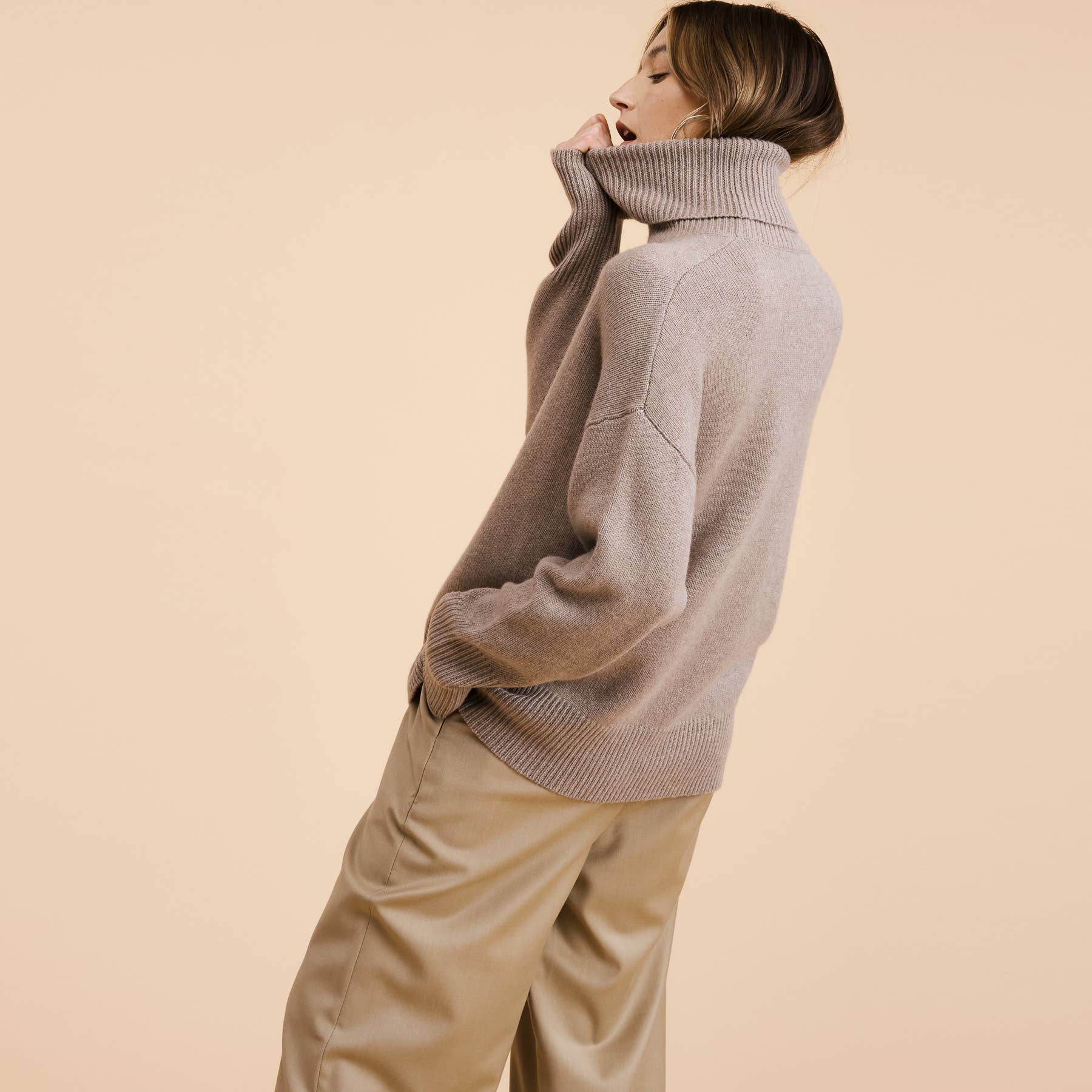 FLAT WHITE Alaise Cashmere Pullover Sweater in Taupe