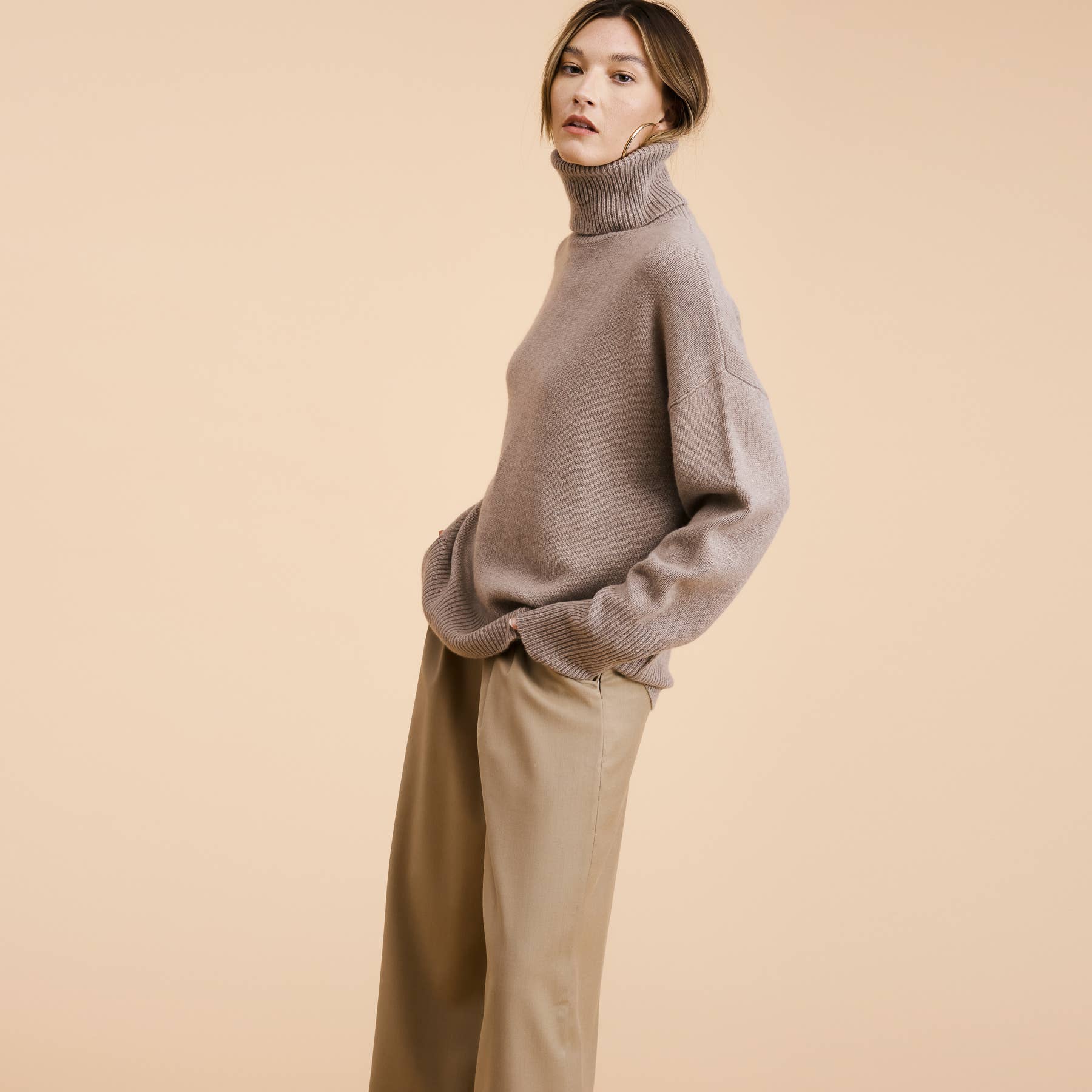FLAT WHITE Alaise Cashmere Pullover Sweater in Taupe