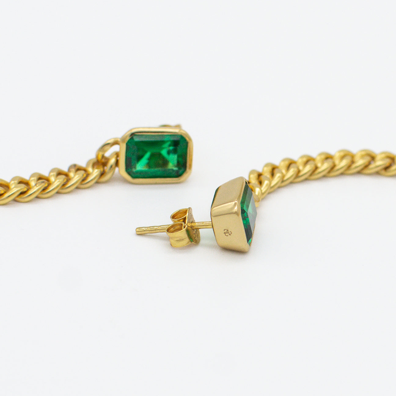 Manhattan Chain Earrings w Green Stone