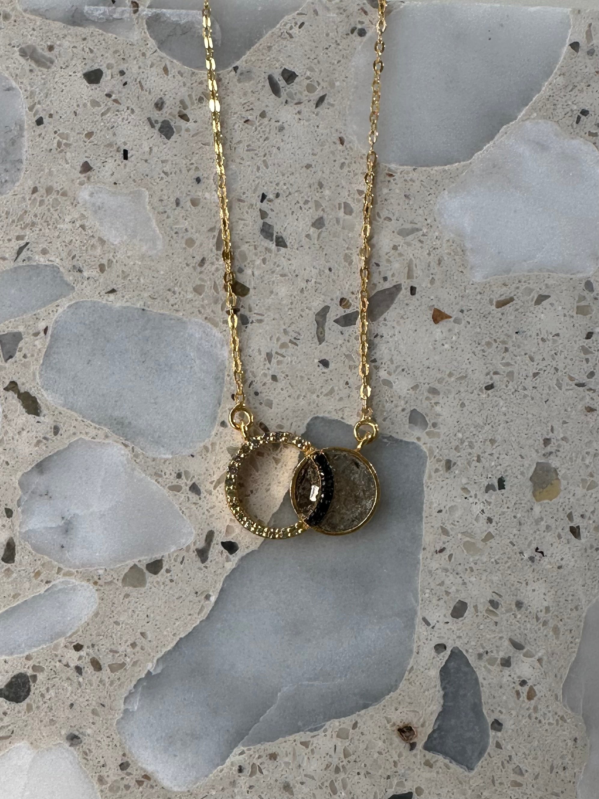 Tiid Pendant Necklace in Gold